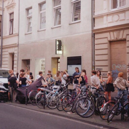 Serve and Volley is a Cologne-based graphic and interaction design studio by Klaus Neuburg and Simon Roth.