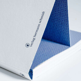 Serve and Volley is a Cologne-based graphic and interaction design studio by Klaus Neuburg and Simon Roth.