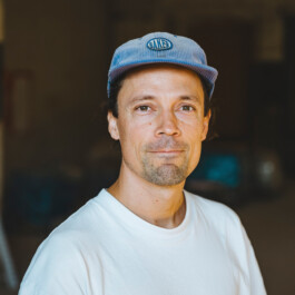  Serve and Volley is a Cologne-based graphic and interaction design studio by Klaus Neuburg and Simon Roth.