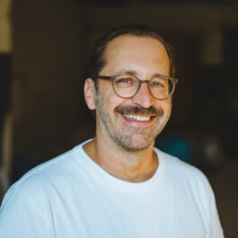  Serve and Volley is a Cologne-based graphic and interaction design studio by Klaus Neuburg and Simon Roth.