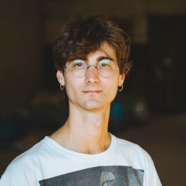  Serve and Volley is a Cologne-based graphic and interaction design studio by Klaus Neuburg and Simon Roth.